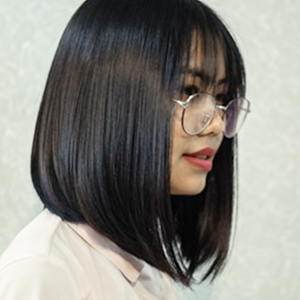 女性の髪後ろ姿